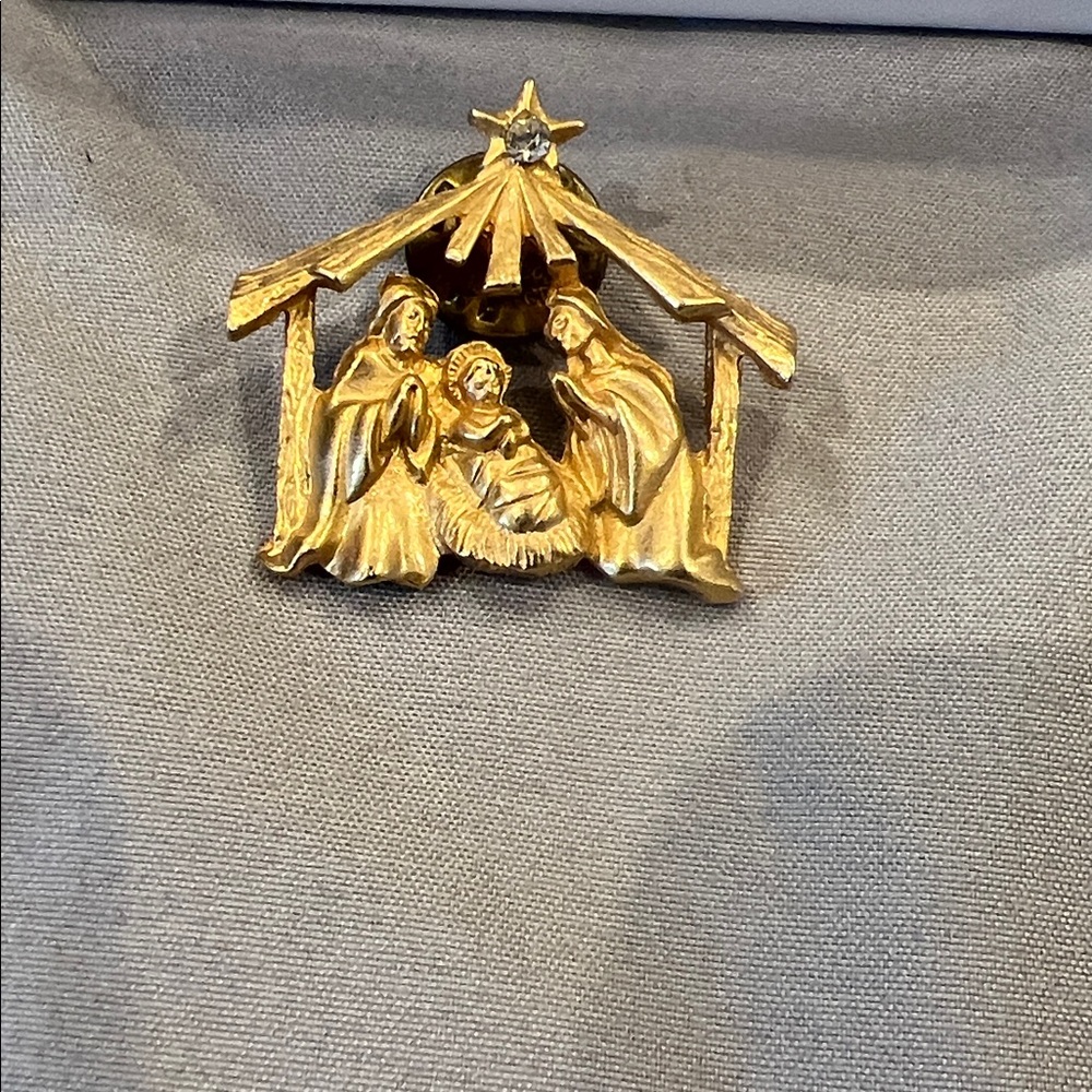 Gold Tone Nativity Scene lapel pin brooch pin